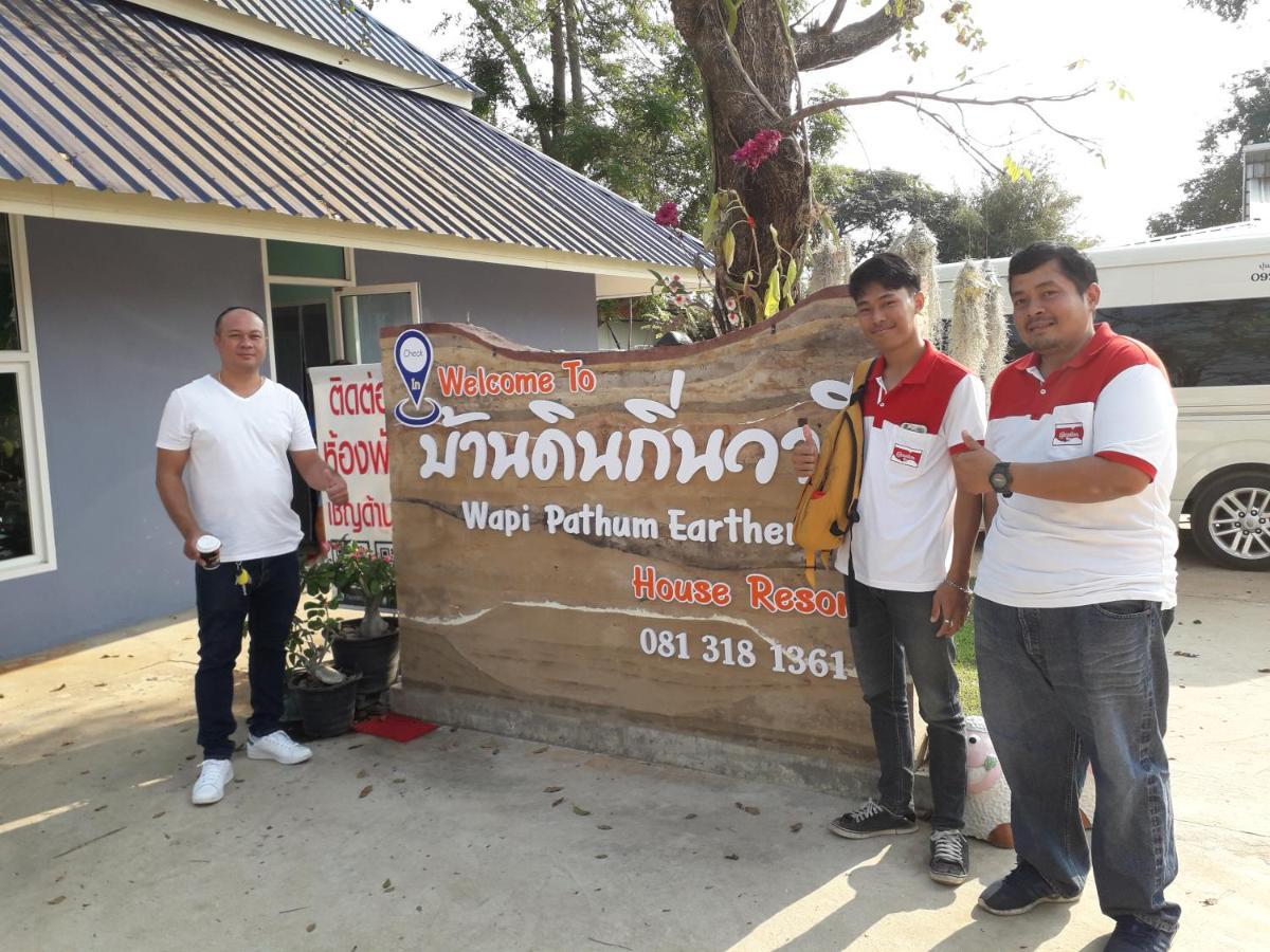 Ferienwohnung Wapipathum Earthen House Ban Na Lao Exterior foto