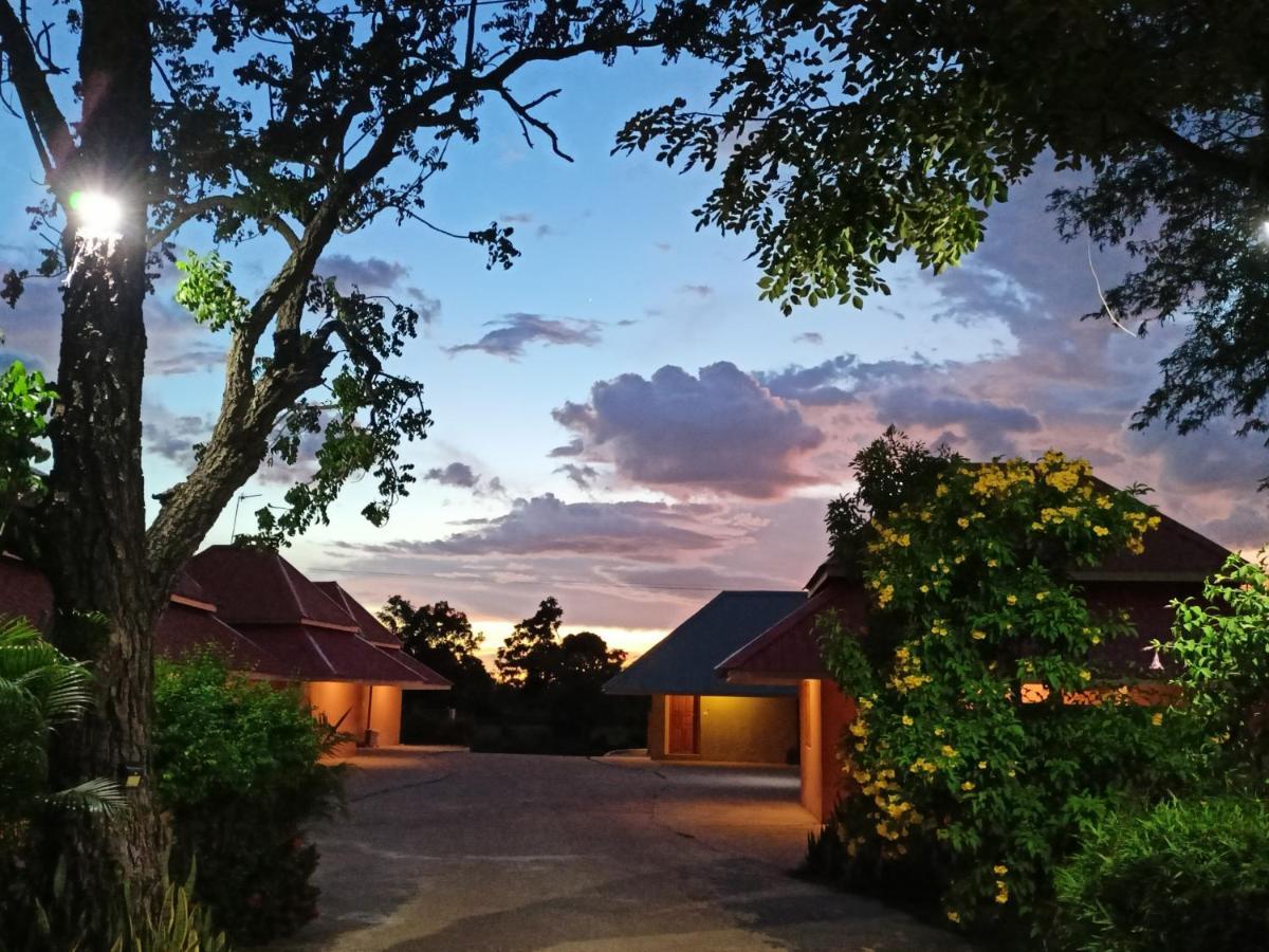 Ferienwohnung Wapipathum Earthen House Ban Na Lao Exterior foto