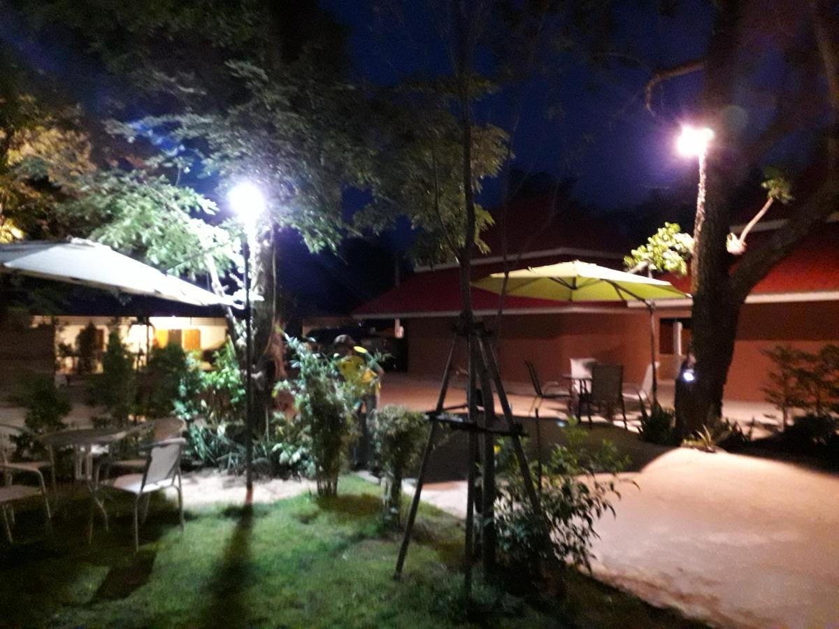Ferienwohnung Wapipathum Earthen House Ban Na Lao Exterior foto
