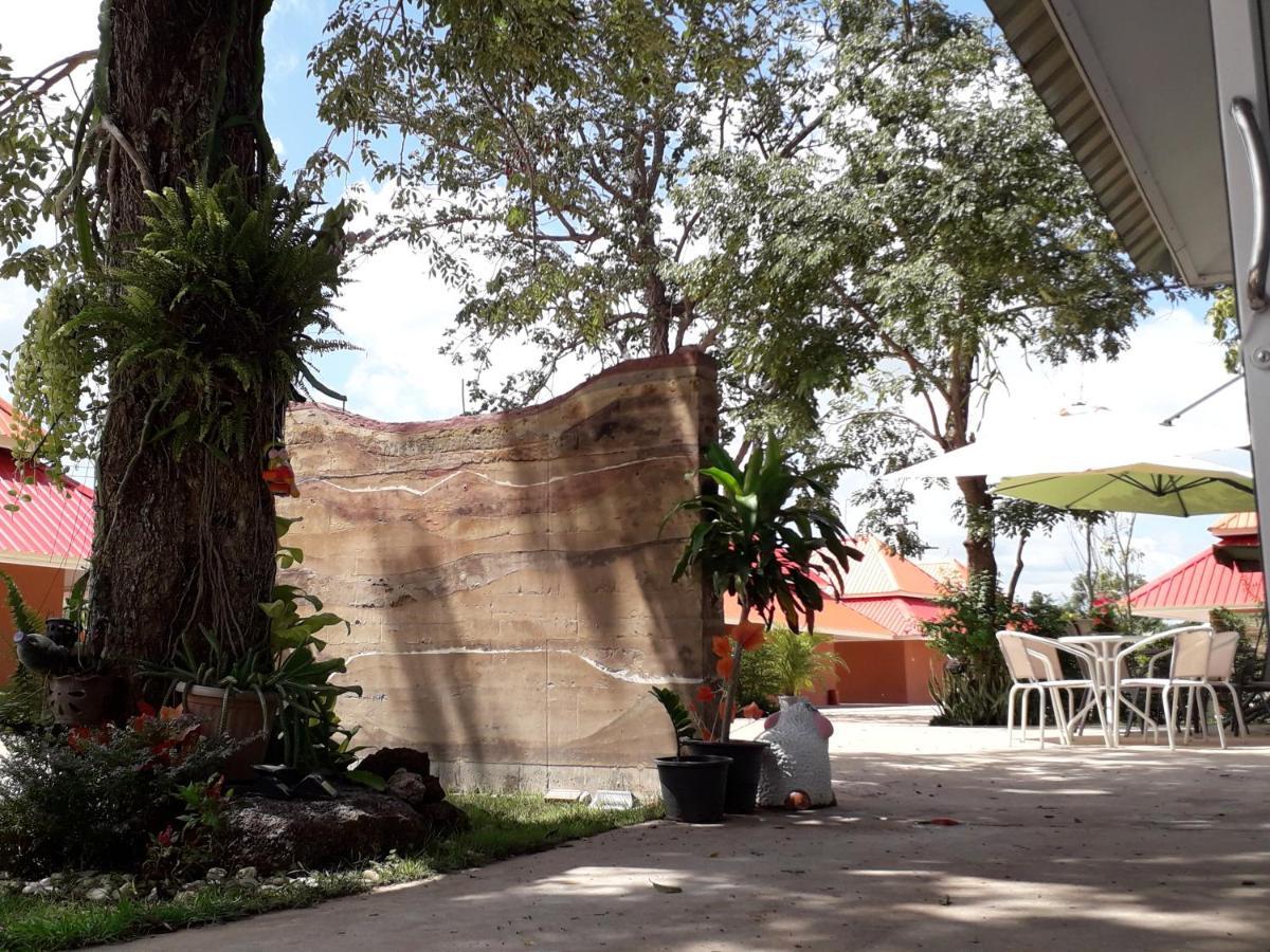 Ferienwohnung Wapipathum Earthen House Ban Na Lao Exterior foto