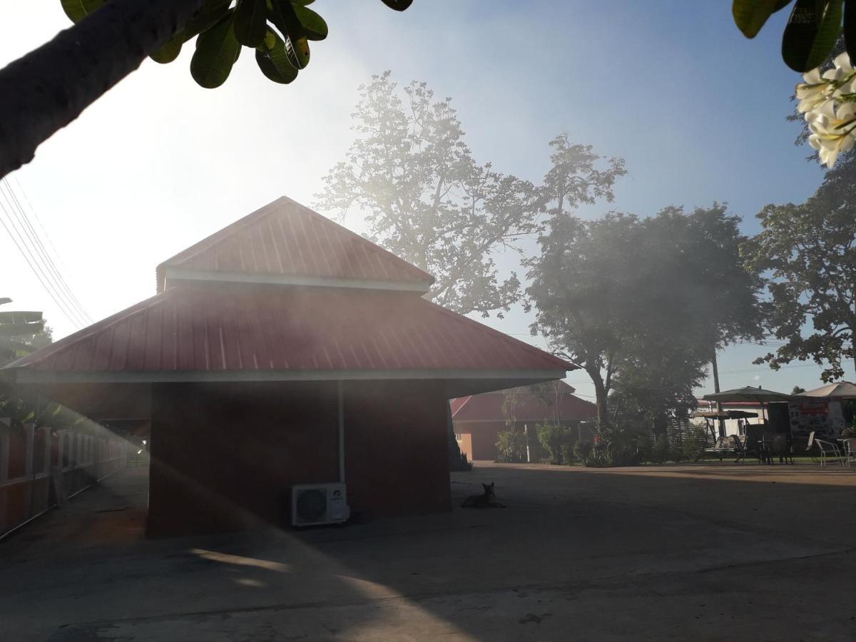 Ferienwohnung Wapipathum Earthen House Ban Na Lao Exterior foto