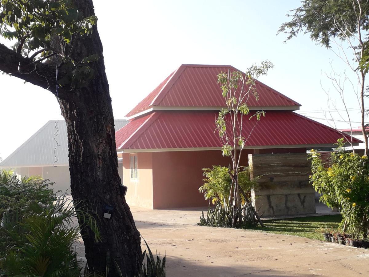 Ferienwohnung Wapipathum Earthen House Ban Na Lao Exterior foto
